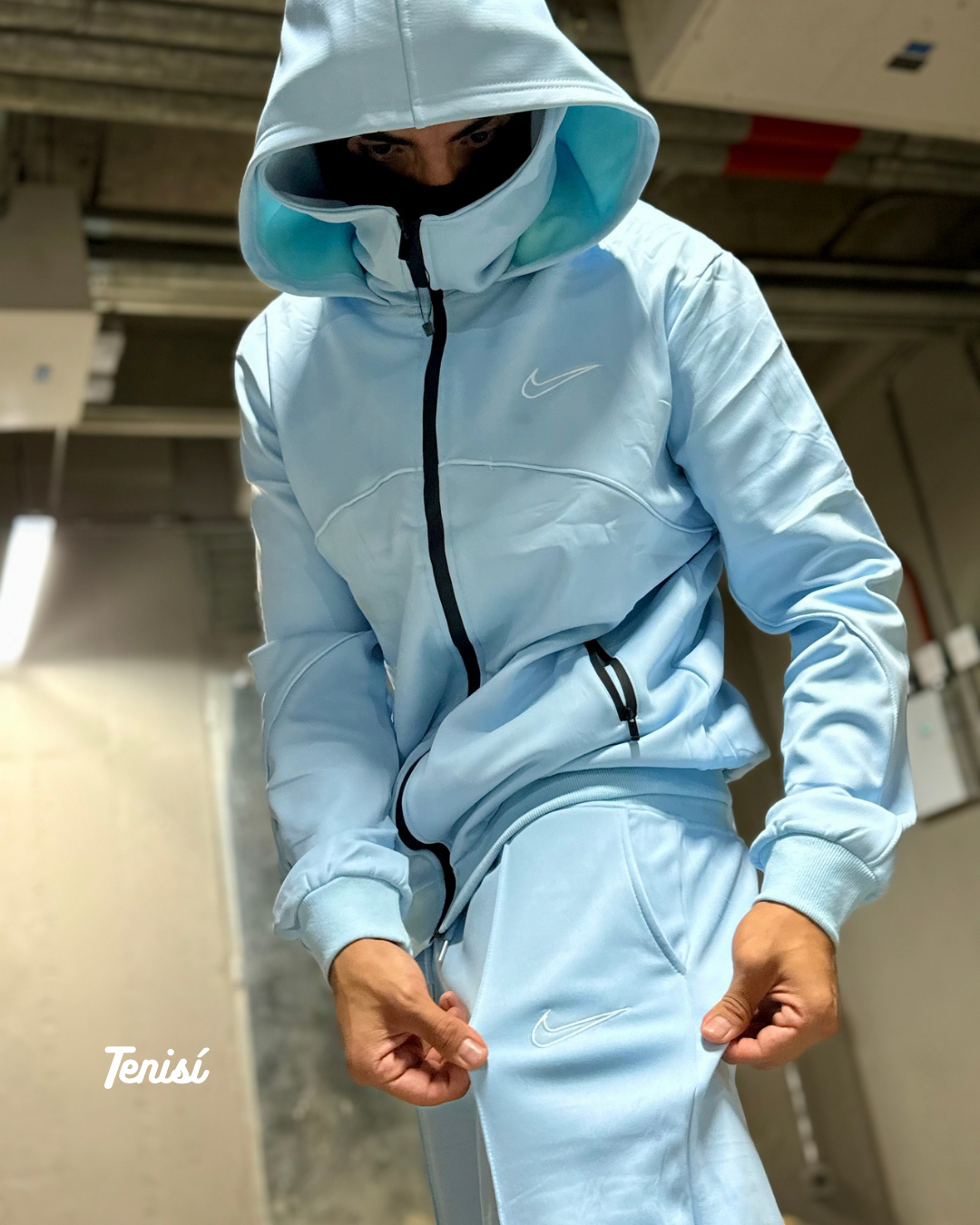 Conjunto Nike con Balaclava